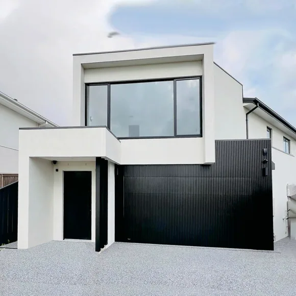 Vertical batten doors / View 2