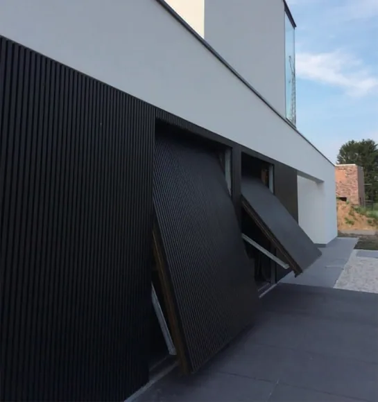 Vertical batten doors / View 4