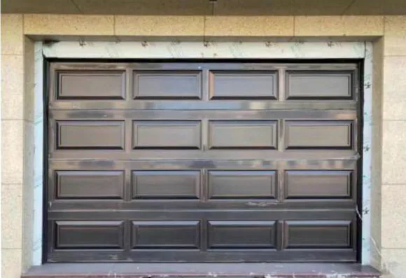 Raised-panel doors / View 1